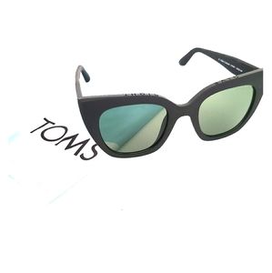 NEW Toms Sydney Sunglasses with Storage Pouch